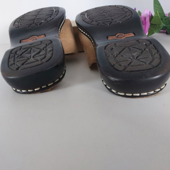 Earth Spirit Tan Sandals - Picture 7 of 15